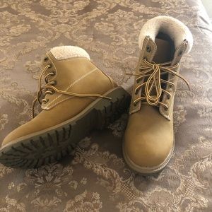 Boys Hiking Boots lace up (NWOT)